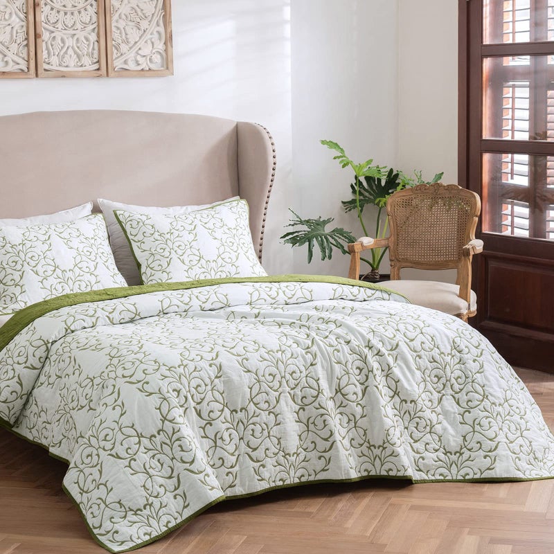 mixinni Reversible Queen Quilt 3-Piece Green Embroidery Pattern Elegant Bedspread Set - Image 2